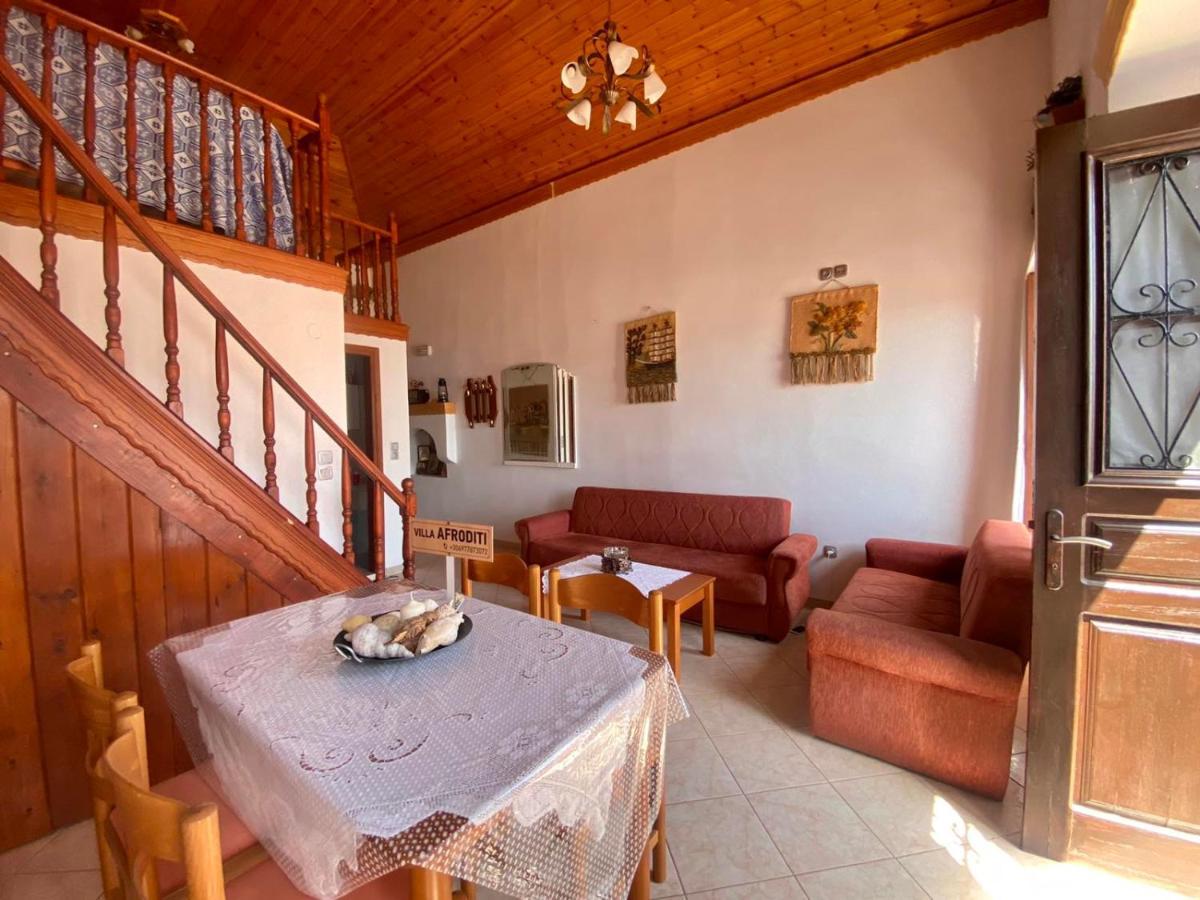 Villa Afroditi Chalki Town エクステリア 写真